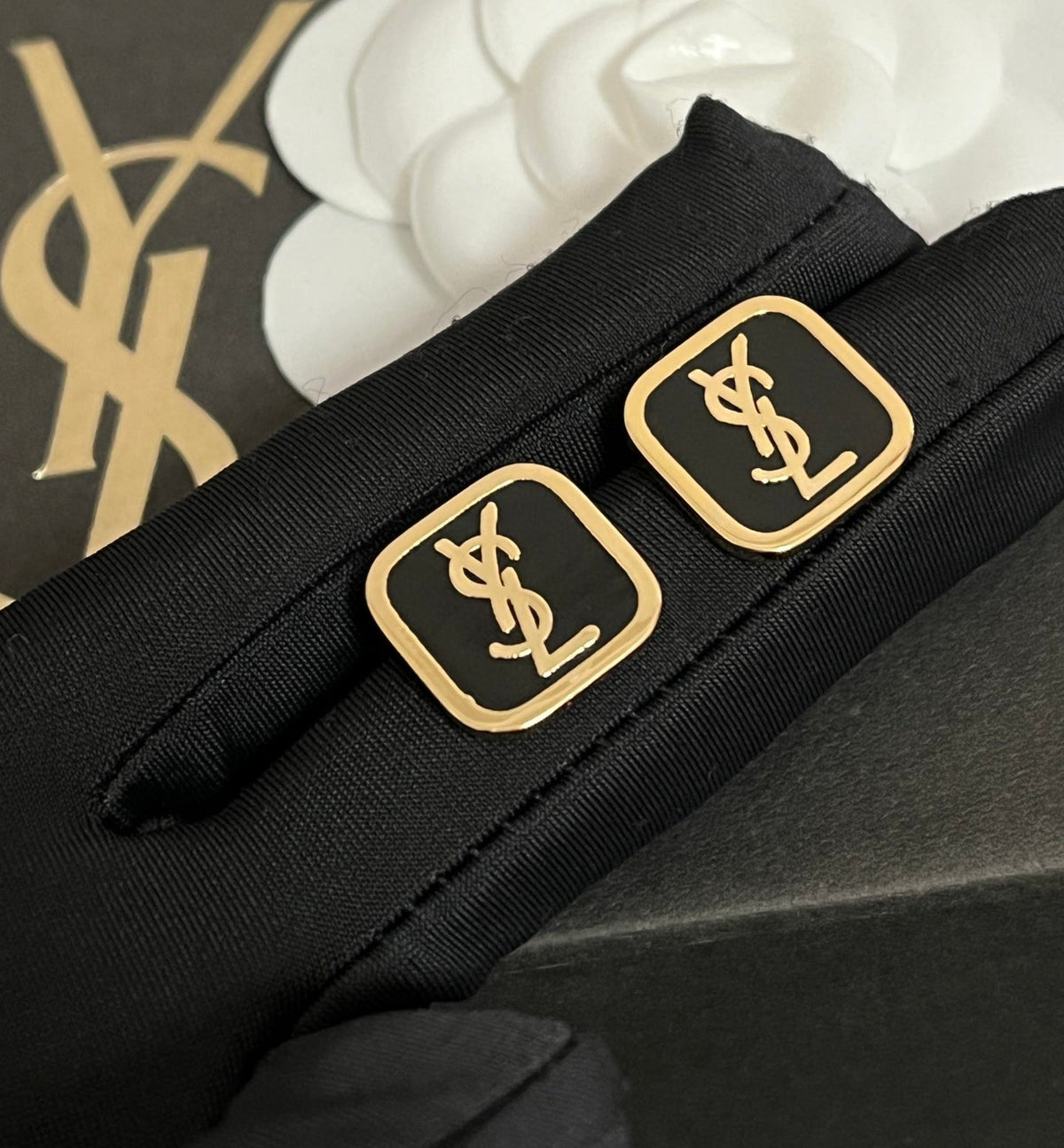 Stylish simple VZ earrings