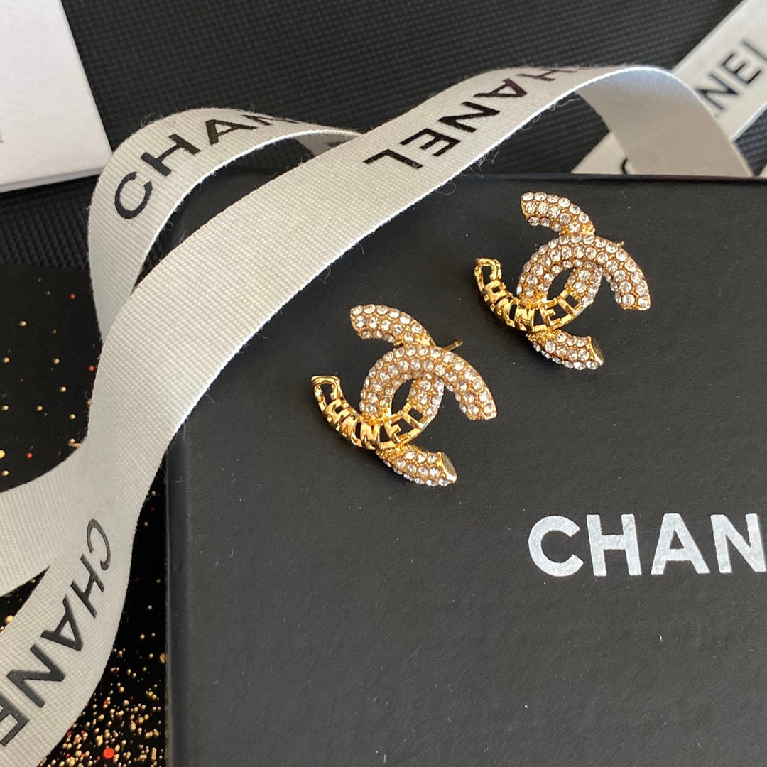 Cutout Fashion Diamond Stud Earrings