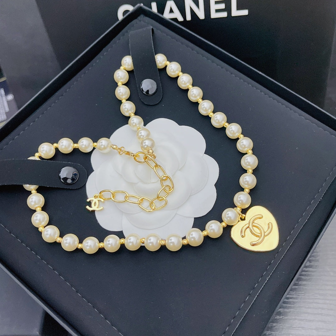 Heart Pendant Pearl Necklace