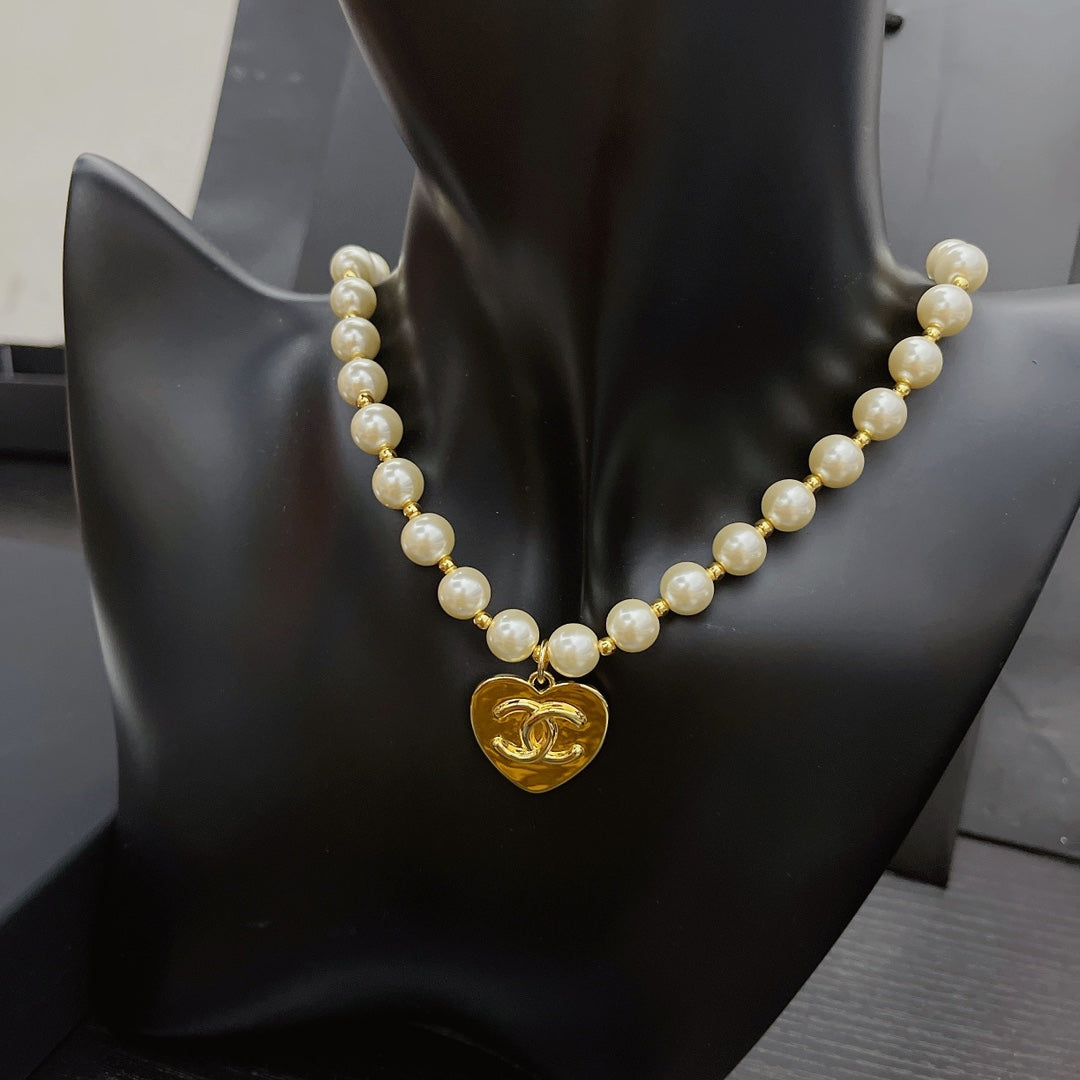 Heart Pendant Pearl Necklace