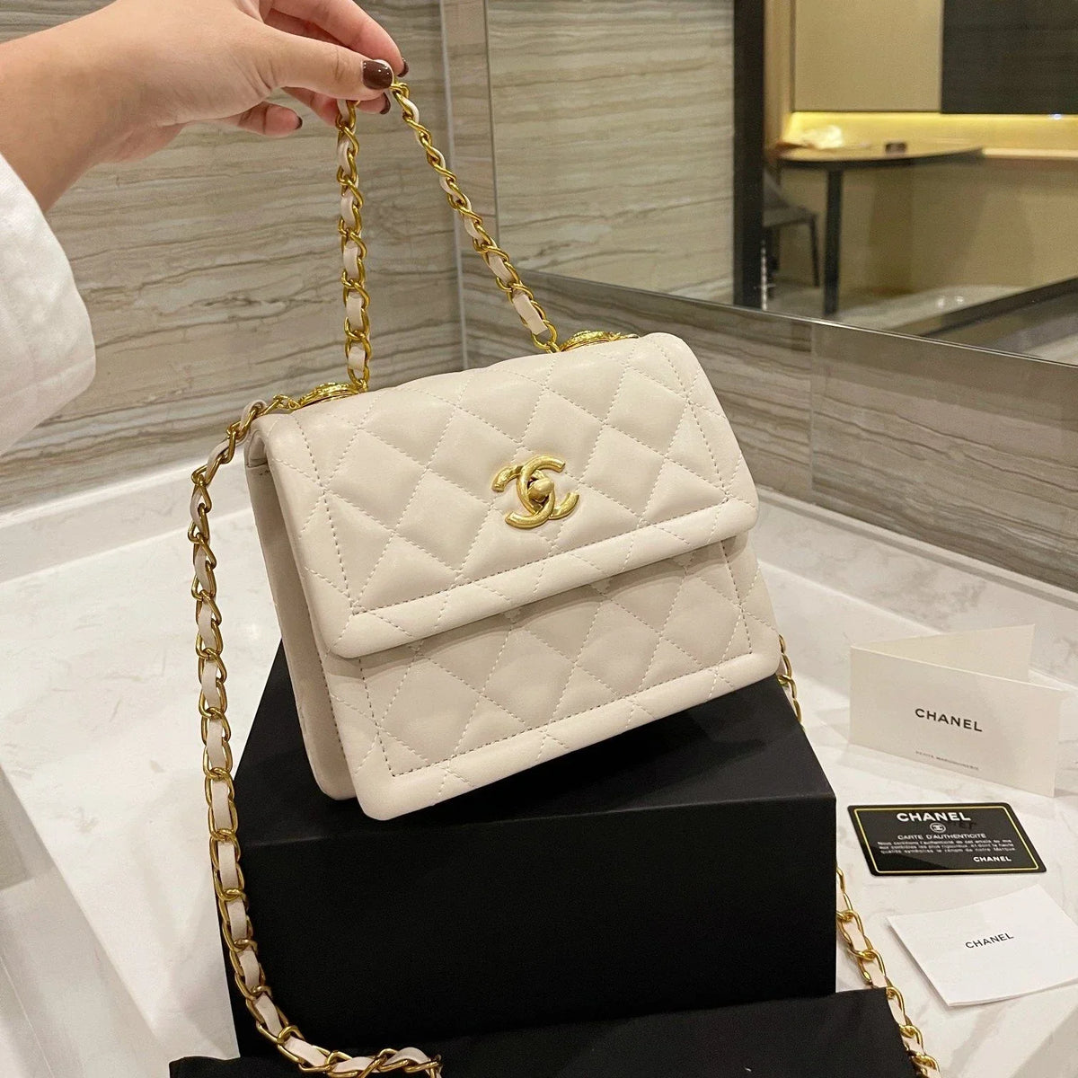 Hand messenger bag